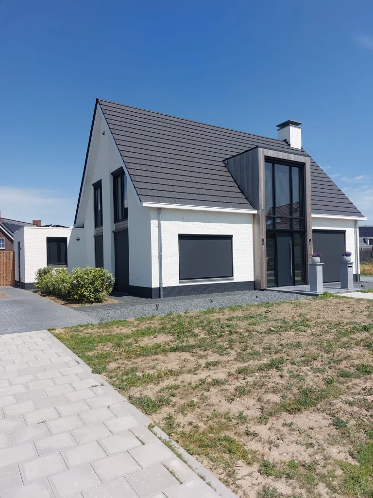 Moderne woning in Kruiningen met metselwerk in kalkzandsteen