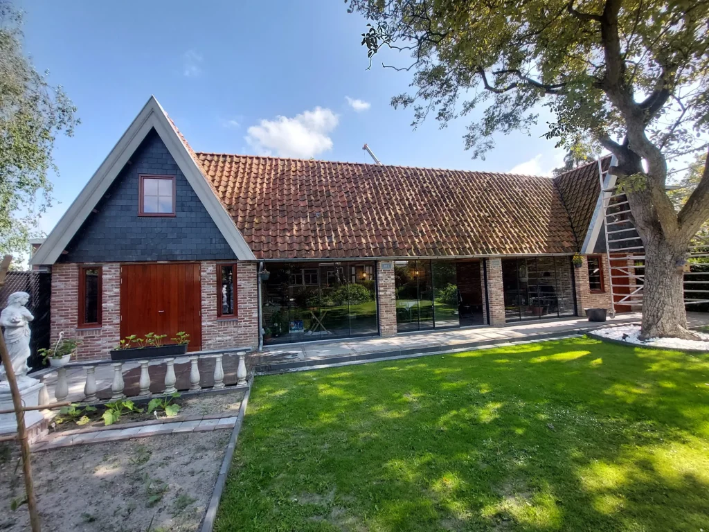 Schuur en veranda in Rilland door metselaar in Zeeland